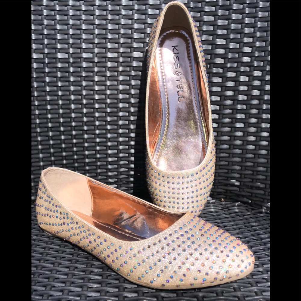 Kiss & Tell women’s bling dress shoes